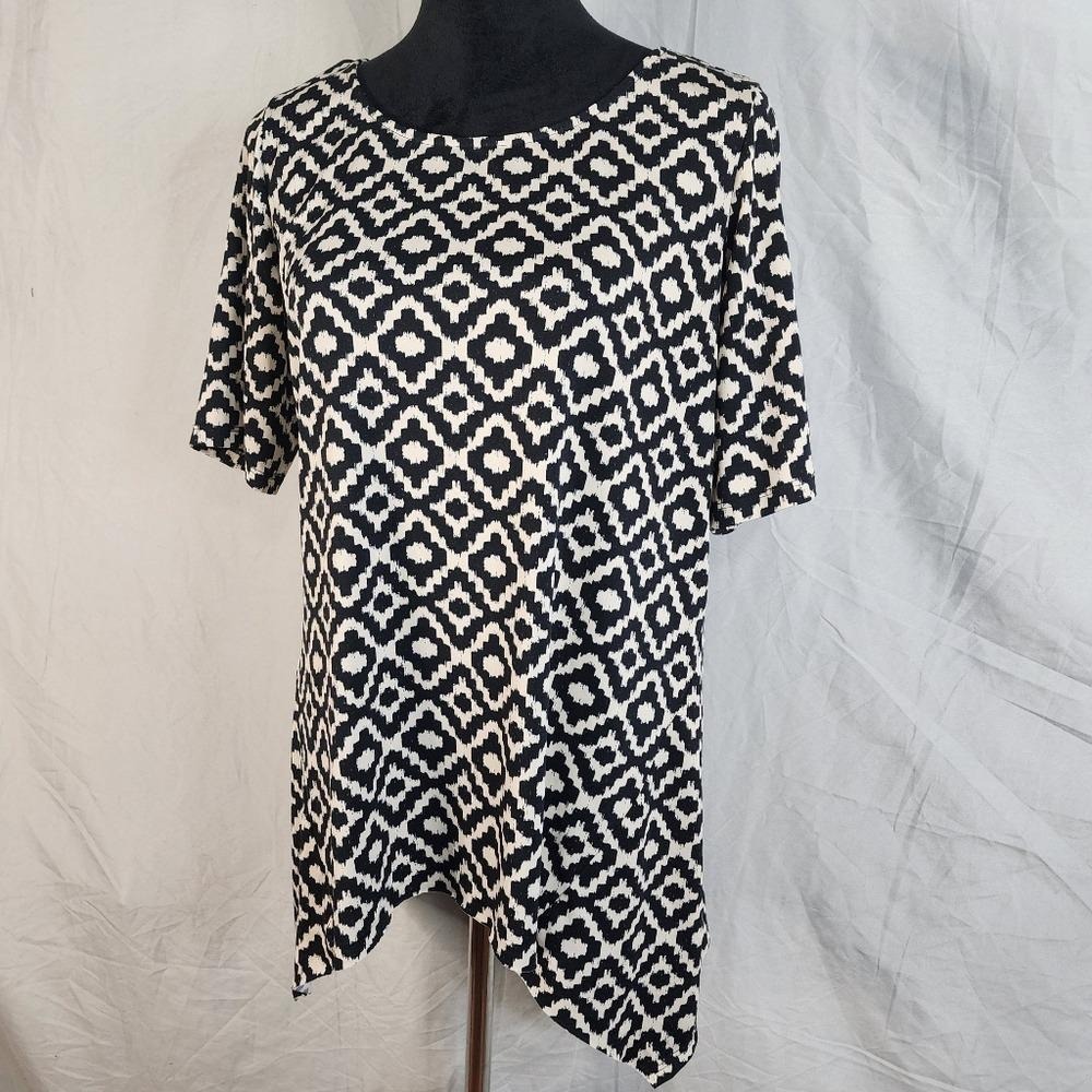 Vintage 90s NEW DIRECTIONS Size Large Black Tan Sharkbite Hem Short Slv Blouse